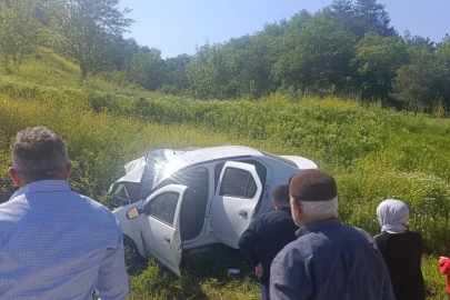 Otomobil istinat duvarına çarptı: 3 ölü, 1 yaralı