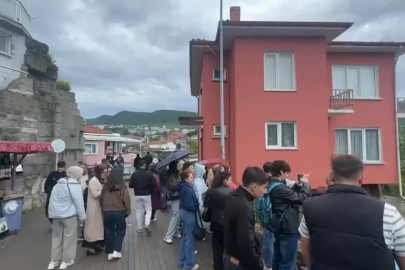 Sağanağın etkili olduğu Amasra'da bayram yoğunluğu