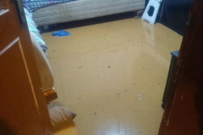 Bursa'da sağanak hayatı olumsuz etkiledi bazı evleri su bastı