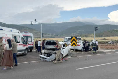 Gaziantep’te iki otomobil çarpıştı; 1'i çocuk 5 yaralı