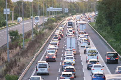 Anadolu Otoyolu Düzce geçişinde trafik durma noktasında 