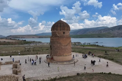 12 bin yıllık geçmişe sahip Hasankeyf'te bayram yoğunluğu