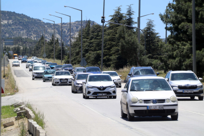 Burdur-Ankara yolunda 'tatil dönüşü' trafiği