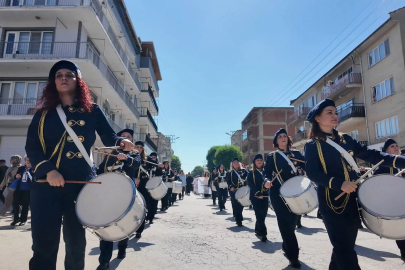 Terzisinden pazarcısına, kuaföründen muhtarına 40 kadın bir araya gelip, belediyenin bando takımını kurdu
