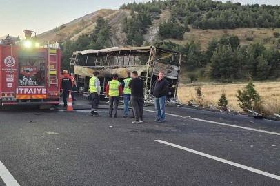 Denizli'de bariyerlere çarpan yolcu otobüsü yandı: 1'i bebek 8 ölü, 33 yaralı