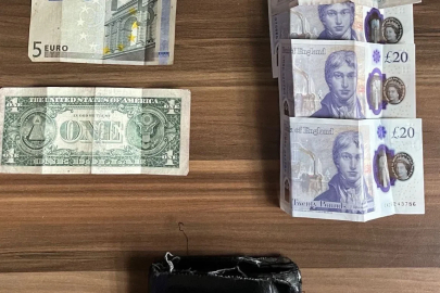 Fatih'te turistin cüzdanını çalan yankesici suçüstü yakalandı