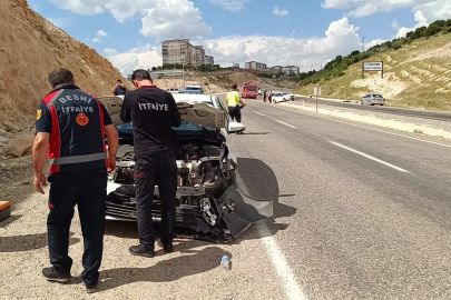 Adıyaman'da otomobiller çarpıştı; 3 yaralı