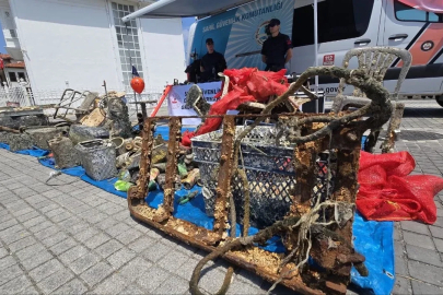 Mudanya’da denizden 2,5 ton atık çıkarıldı