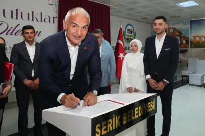 Bakan Ersoy, Antalyalı çiftin nikah şahidi oldu