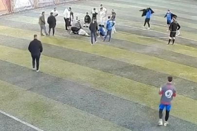 Halı sahada dili boğazına kaçan oyuncuya müdahale kamerada 