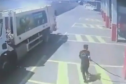 Yangın çıkan çöp kamyonunu itfaiye istasyonuna götürdü; o anlar kamerada