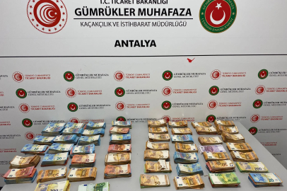 Antalya Havalimanı'nda bebek bezleri içine gizlenmiş 381 bin 750 avro ele geçirildi