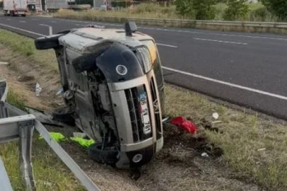 Ankara'da otomobil, refüje çarpıp takla attı: 2 yaralı 