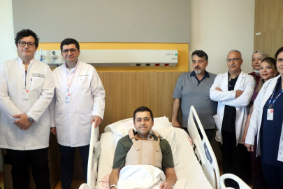 Aortu yırtılan hasta, yapay damarla hayata tutundu