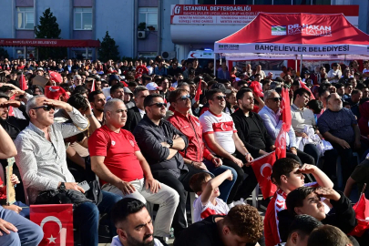 Bahçelievler’de binlerce kişi milli takıma destek için bir araya geldi