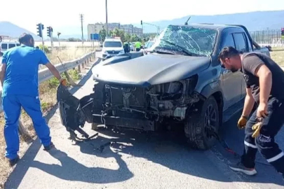 Kamyonet ile tanker çarpıştı: 2 yaralı