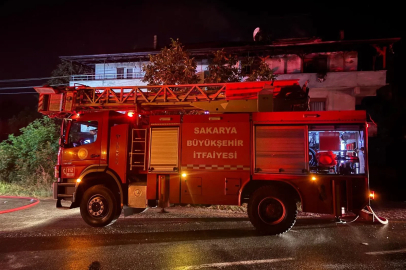 Sakarya’da iki katlı evde yangın