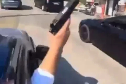 Düğün konvoyunda tabancayla havaya ateş açtı; o anlar kamerada