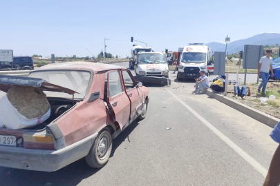 Kamyonet ile otomobil çarpıştı; 4 yaralı