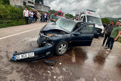 Ordu'da iki otomobil çarpıştı: 5 yaralı