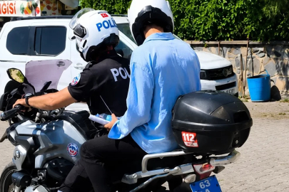 Şanlıurfa'da YKS'ye geç kalan öğrencileri polis yetiştirdi
