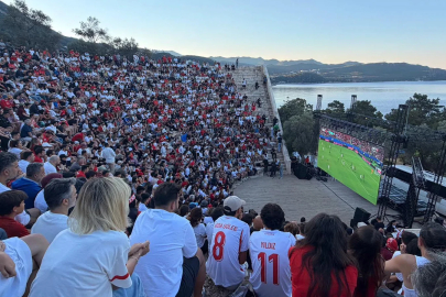 Milli maç Antiphellos Antik Tiyatrosu'nda izlendi / Ek fotoğraflar